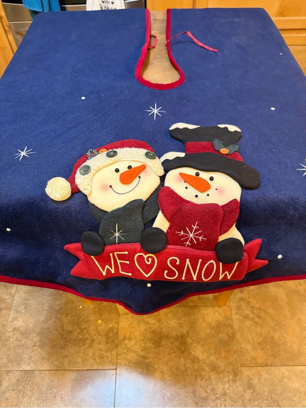 2005 Holiday Snowman Christmas Tree Skirt Navy and Red We ❤️ Snow